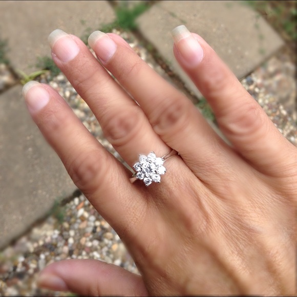 STERLING SILVER .925 CLUSTER RING - Picture 3 of 3